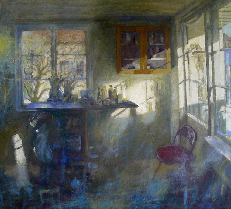 Målning som avbildar ett rum med solljus som kommer in genom fönstren, huvudfärger är blått, vitt, grått och gult.