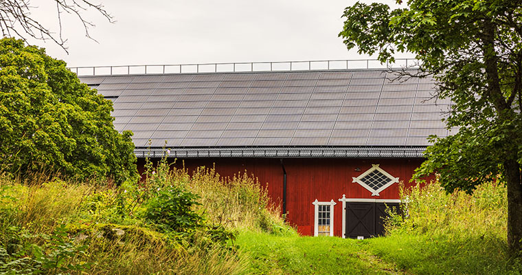 lada med solceller på taket