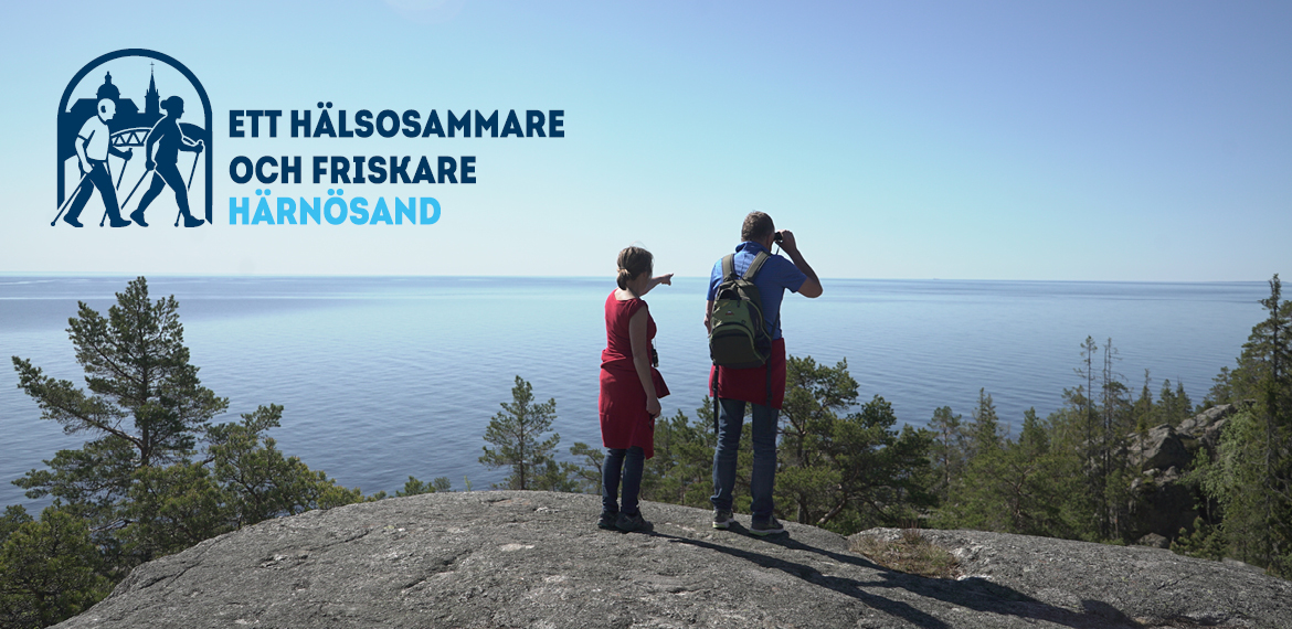 En båt i Östra kanalen och en skål tomater.