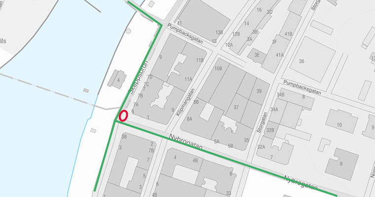 karta med en sträcka markerad med grönt och ett område med en röd ring