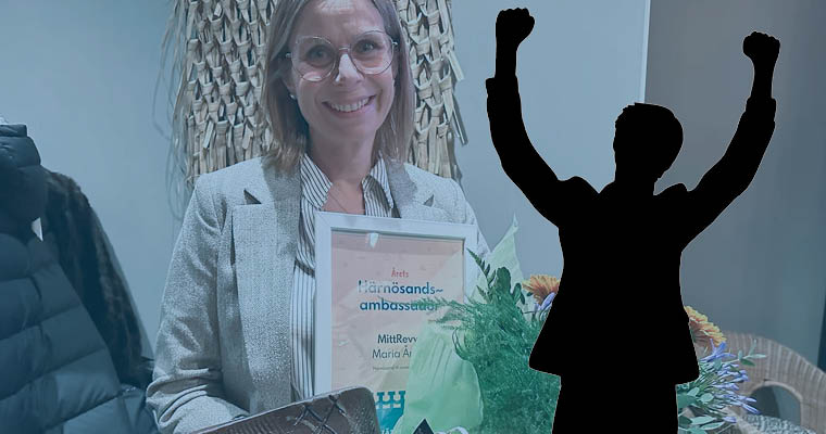 Kollage med ett porträtt på glad kvinna med blommor och diplom i famnen, och en siluett av en jublande person. 