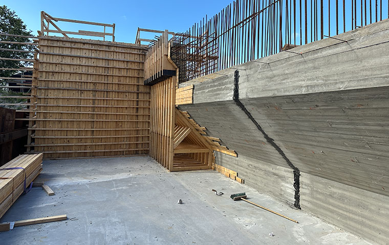 en stor betongkonstruktion