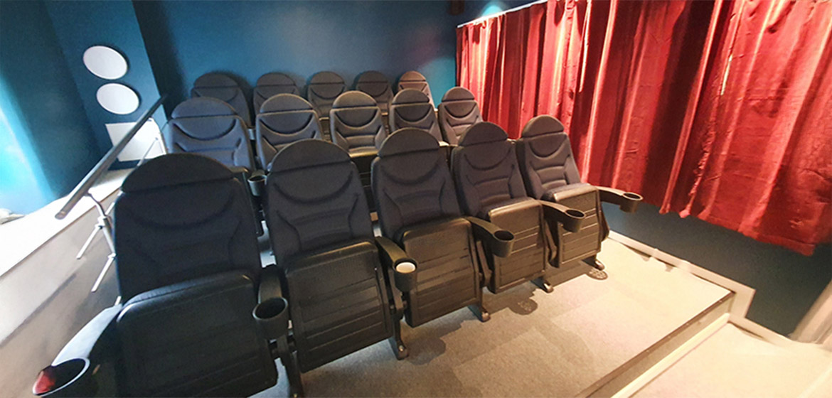 rum med 15 biostolar i tre rader