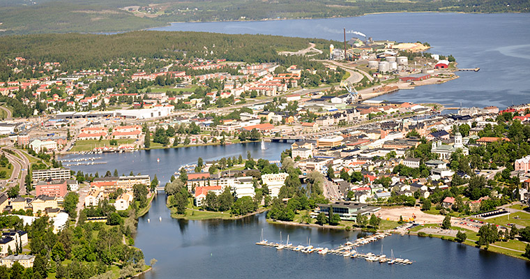 Flygbild över centrala Härnösand.