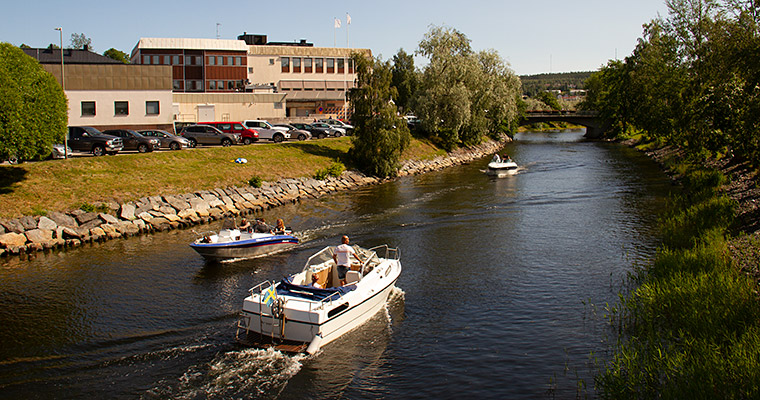 Båtar i Östra kanalen i Härnösand.