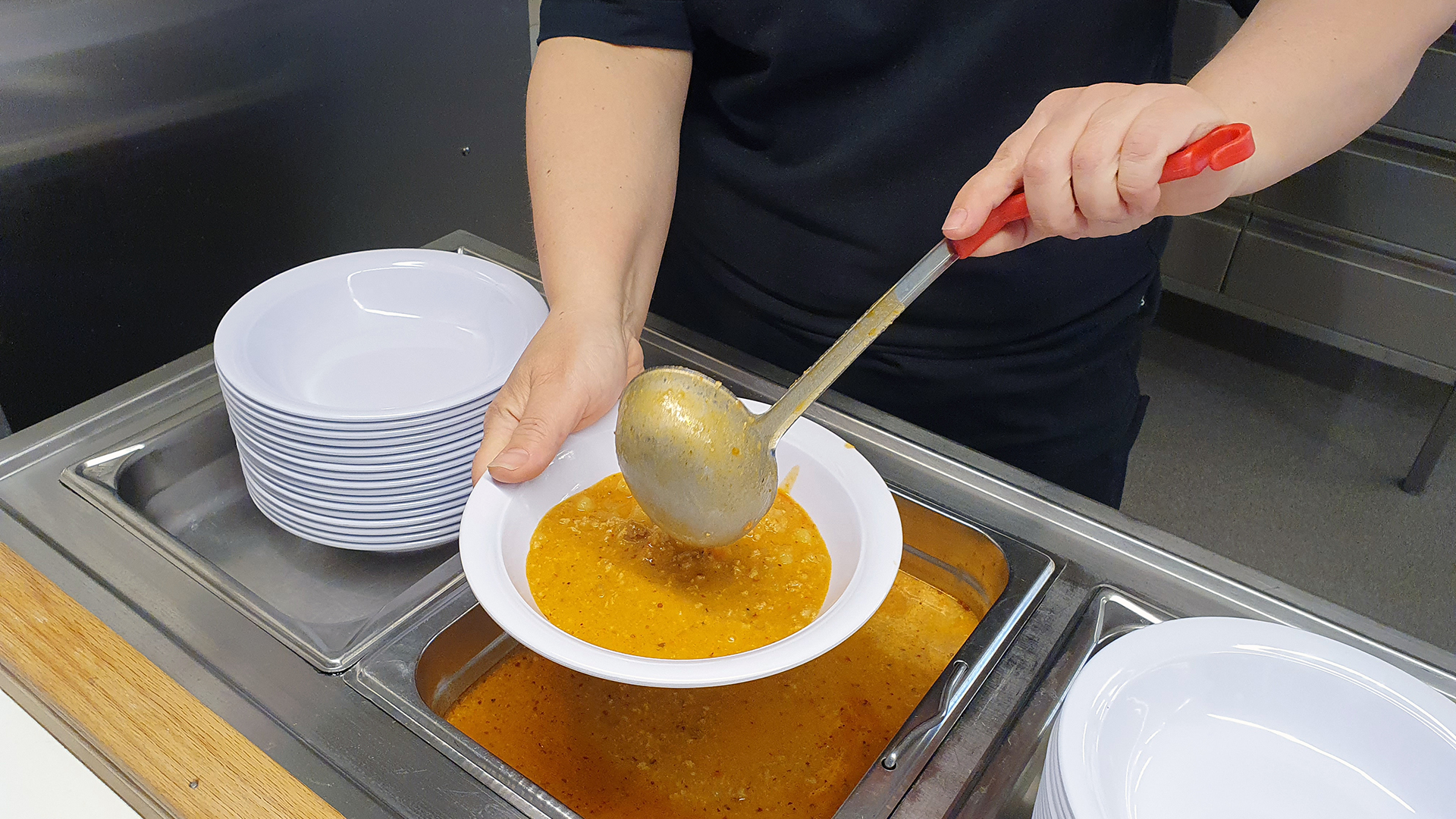 En flygbild över centrala Härnösand.