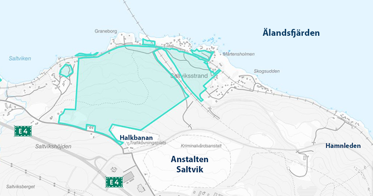 Kartbild där markområdet kommunen köpt är utmarkerat, liksom E4:an, Anstalten Saltvik, Hamnleden och Älandsfjärden