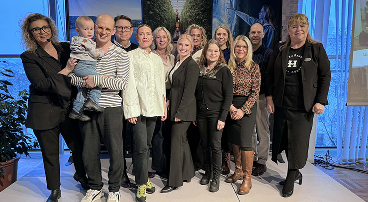 Morgonens gäster samlades på bild.