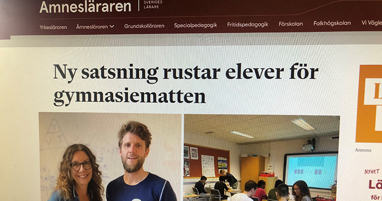 Skärmklipp från tidningen Ämneslärarens webbsida med bild på lärarna Joel och Birgitta.