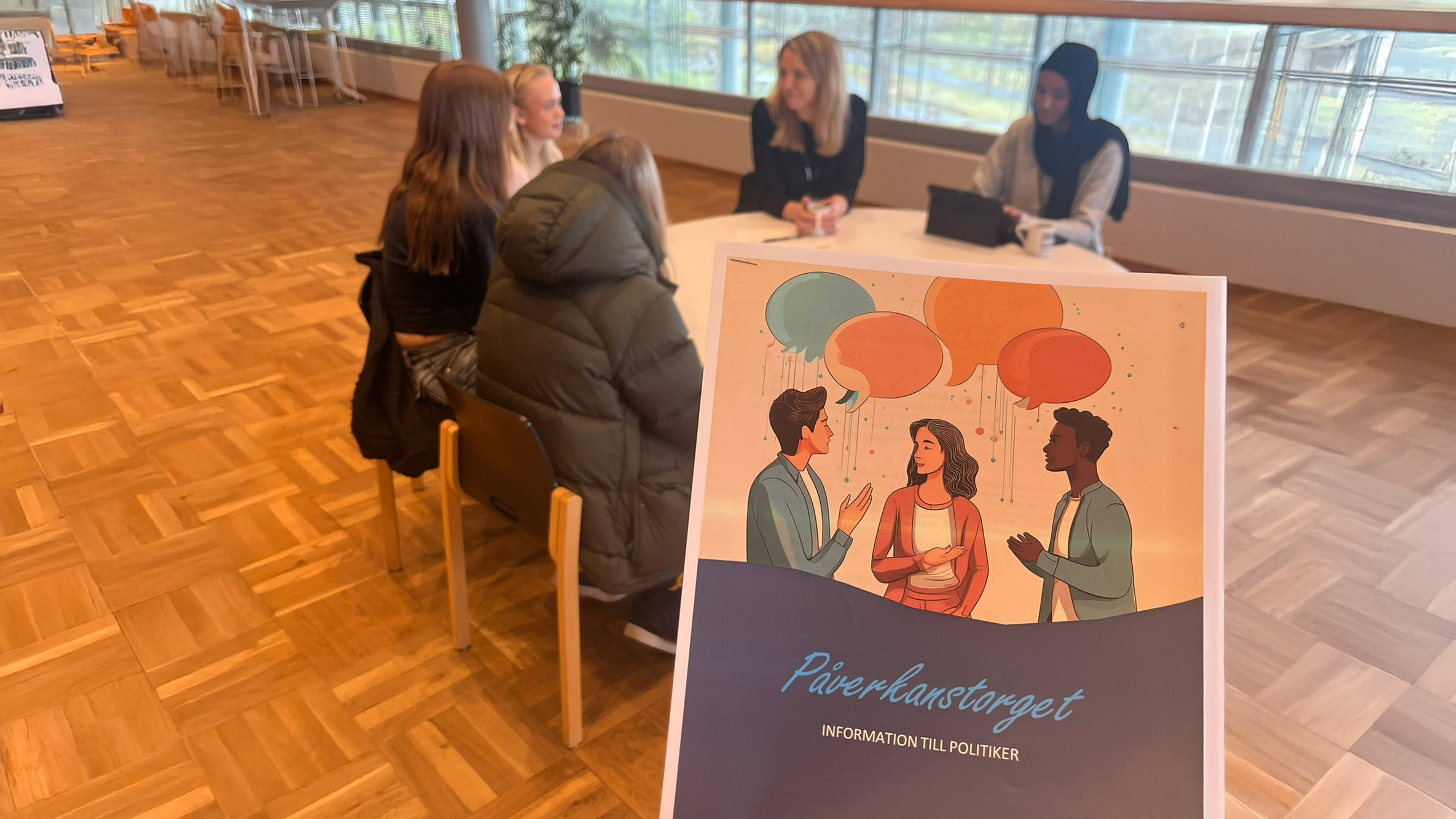 En flygbild över centrala Härnösand.