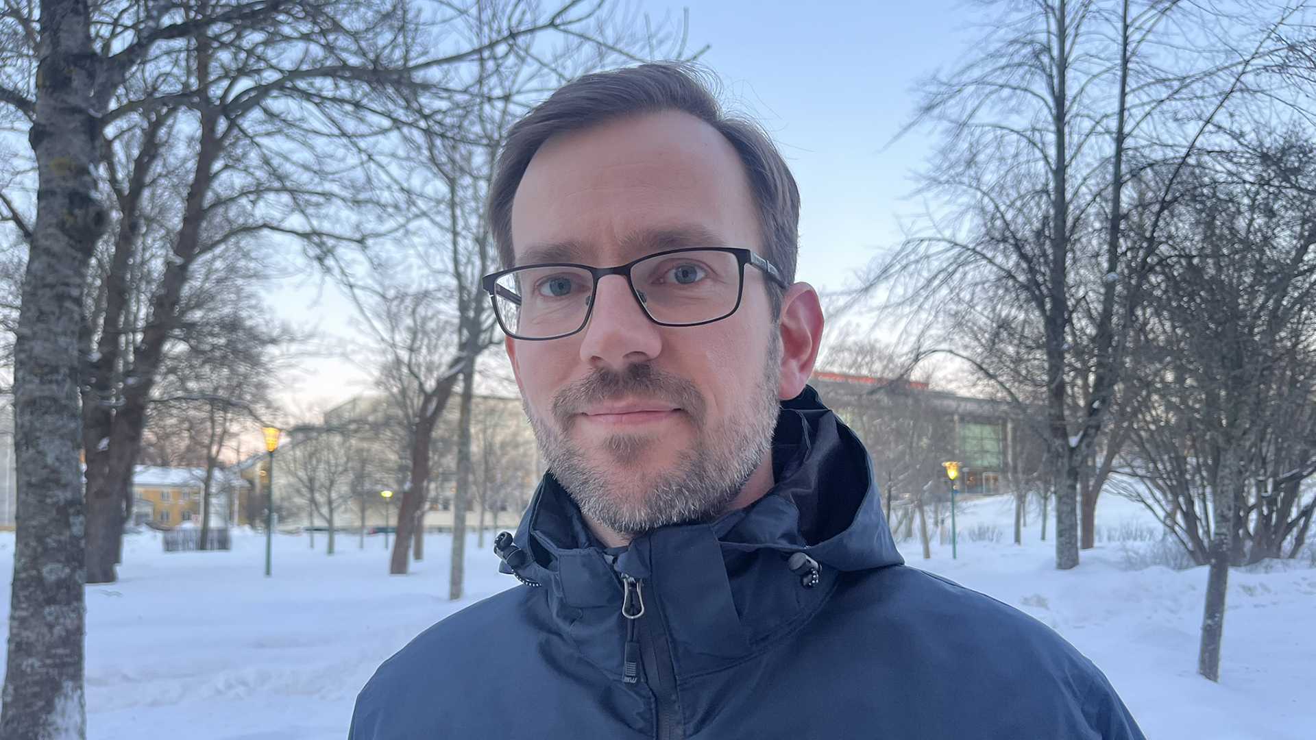 En flygbild över centrala Härnösand.