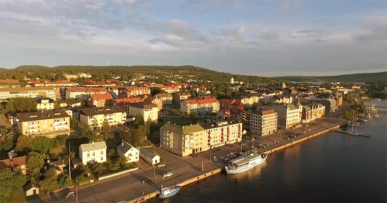En flygbild över Skeppsbron i centrala Härnösand.