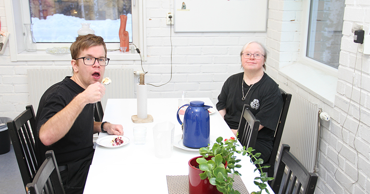 Toppenfika, tyckte Jon Kull och Lena Johnsson.