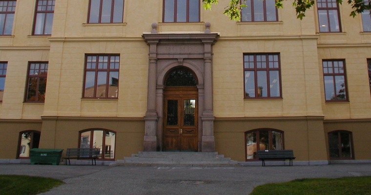 Entrén till Härnösands gymnasium