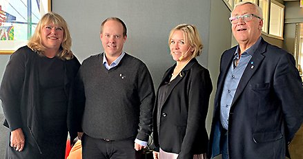 Näringslivschef Petra Forsström, kommunstyrelsens ordförande Andreas Sjölander (S), Svenskt Näringslivs regionchef Anna Hedensjö Johansson och majoritetsföreträdare Ingemar Wiklander (KD).