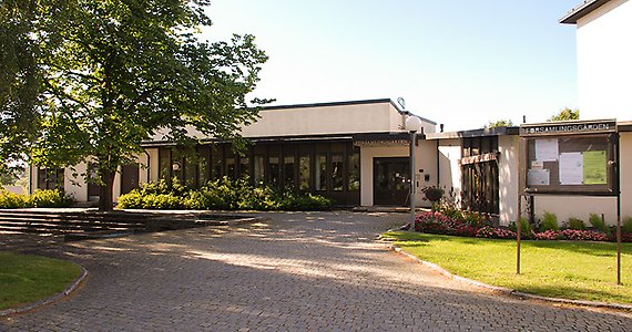 Församlingsgården.