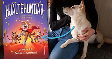 En vit hund som sitter i knät på en människa. Inklippt en bild på ett tecknat bokomslag.