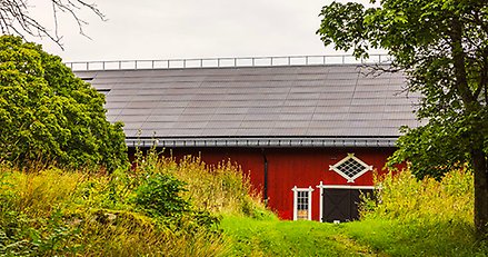 lada med solceller på taket