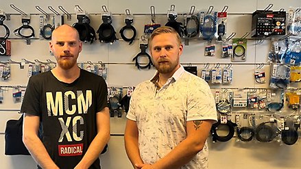 Fredrik Bengtsson och VD Mikael Andersson på Datorbutiken ÅRB AB