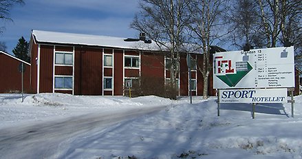 Röda hus, snö på marken