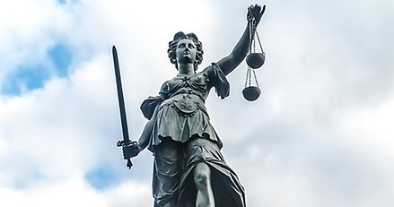 Bild på statyn Justitia