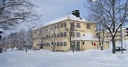 Hus med skylt för Härnösandshus