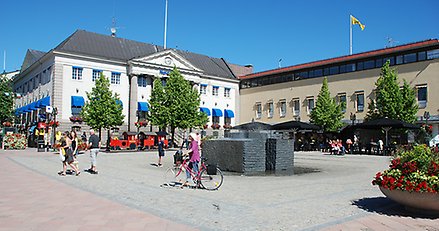 torget med nordeahuset och prisma i bakgrunden