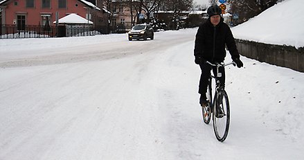 En man på cykel. 