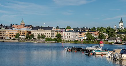 Nattviken med utsikt mot residenset och torget