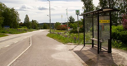 busskur vid landsväg