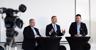 Kommunstyrelsens ordförande i Härnösand, Timrå och Sundsvall, Andreas Sjölander, Stefan Dalin och Niklas Säwén.