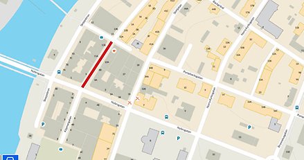 Kartbild över centrala Härnösand. Ett rött streck mellan Nybrogatan och Pumpbacksgatan. Strecket avser att Köpmangatan.