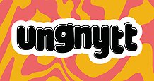 Texten Ung Nytt skriven i svart. Vågig bakgrund i orange, vitt och rosa.