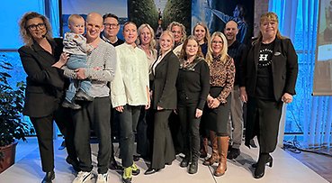 Morgonens gäster samlades på bild.