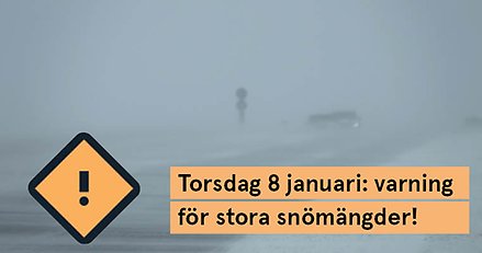 Kraftigt snöoväder med snö som blåser över en väg. Orange varningsskylt med ett utropstecken. Text som lyder: "Torsdag 8 januari: varning för stora snömängder!"