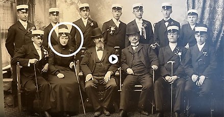 gammal bild på en grupp studenter