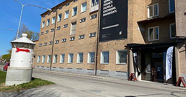 Entrén till Fritidsbåtsmuseet i Härnösand.