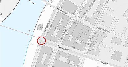 karta med en gatukorsning markerad med en röd ring