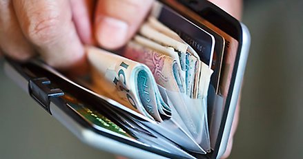 sedlar i en plånbok