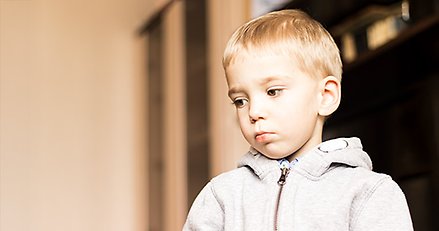 En fundersam pojke.