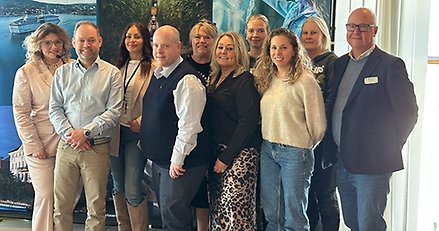 En gruppbild med företagsfrukostens gäster.