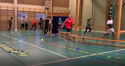 många barn har idrott i en idrottshall