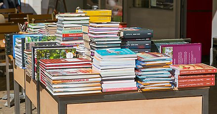 böcker på ett bord