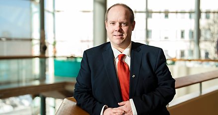 Andreas Sjölander i Sambiblioteket