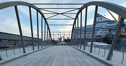 en bågbro sedd inifrån