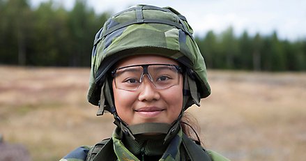 Närbild på kvinnlig soldat