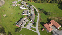 Flygbild över Vallvägen och Utansjögården i Utansjö