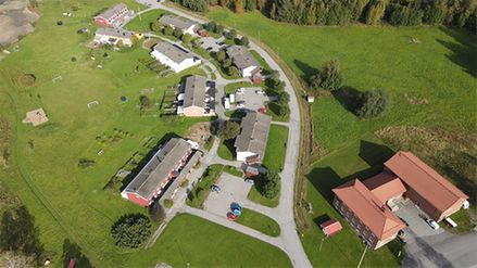 Flygbild över Vallvägen och Utansjögården i Utansjö