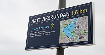 En skylt med en karta över Nattviksrundan.