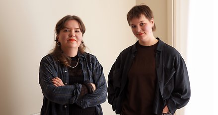 Konstnärerna Ingrid Gustafsson och Hållams Linnea Henriksson.